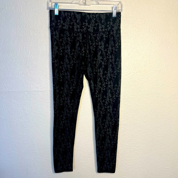 Fabletics Pants - ✨5 for $25✨ Fabletics floral leggings